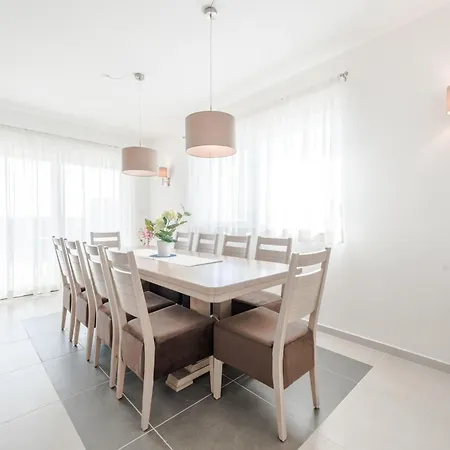 Вилла Stylish With Private Pool And Terrace Сукошан