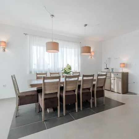 Stylish With Private Pool And Terrace Сукошан