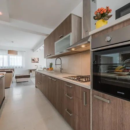 Stylish With Private Pool And Terrace Вилла Сукошан